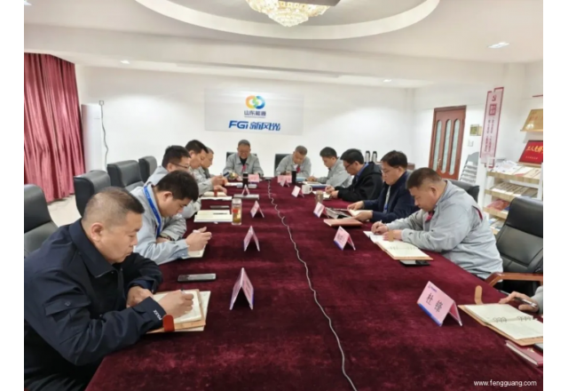 新风光公司党委理论学习中心组进行集体学习